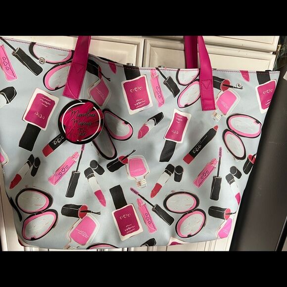 Modern Chic - Marvelous Makeup Tote - Picture 5 of 8